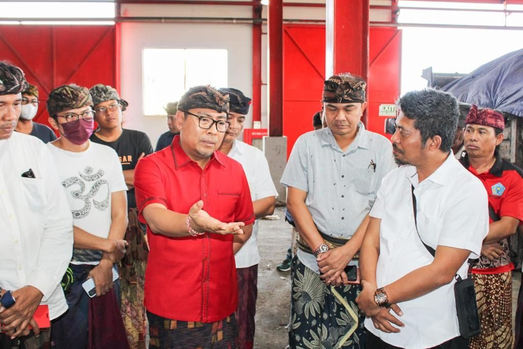 podiumnews.com-Bau Busuk, TPST Kesiman Disetop Sementara 